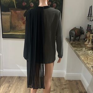 NWT MAAC London contemporary top